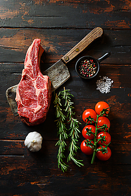 포토 JPG 해외이미지 재료 텍스트 육류 스테이크 사람없음 목재 검은색 소고기 수확 카우보이 바비큐 자르기 날것 갈비뼈 덩어리 등심 생식 정육점 강화비석군 해외포토 나무 음식 컬러 농업 식재료 모션 뼈 서양음식 상점 비석 강화도 파일형식 이미지허브