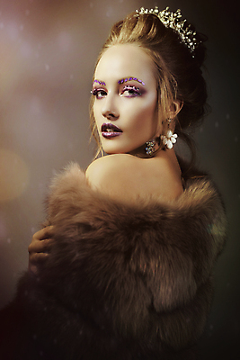 포토 JPG 해외이미지 동물 모델 옷 백그라운드 크리스마스 겨울 장신구 왕관 털 미술 한명 사람 뷰티 갈색 유행 얼음 검은색 추위 코트 흰색 조끼 화려 재산 고급 우아함 은색 피부 보케 만들기 솜털 여왕 러시아인 스타일 방식 해외포토 자연요소 서양인 1 계절 기념일 컬러 컨셉 모션 문화예술 신체부위 금융 외투 파일형식 이미지허브