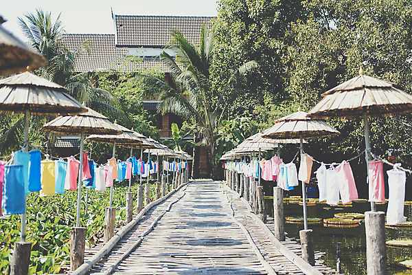 포토 JPG 해외이미지 전통 공원 아시아 문화 태국 자연 동양인 사람없음 야외 목재 장식 컬러풀 축제 등불 램프 축하 연못 대나무 내추럴 방법 해외포토 나무 공공시설 나라 컬러 컨셉 재료 조명 인종 생태계 파일형식 이미지허브