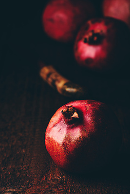 포토 JPG 해외이미지 실내 사람없음 여러개 석류 나무배경 해외포토 다수 백그라운드 과일 내부 파일형식 이미지허브