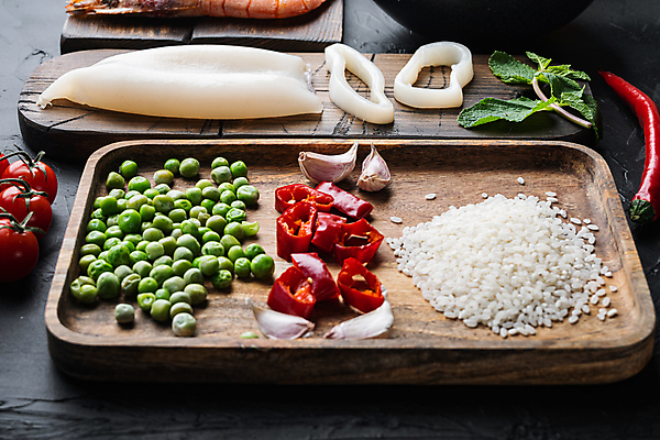 포토 JPG 해외이미지 전통 접시 음식 백그라운드 밥 검은배경 조개 새우 연체동물 육류 요리 사람없음 검은색 치킨 튀김 스페인 지중해 해산물 질감 날것 홍합 성분 생식 스페인어 콘크리트 타파스 해외포토 식기 유럽 바다 컬러 식재료 어패류 무척추동물 갑각류 애피타이저 닭고기요리 파일형식 이미지허브