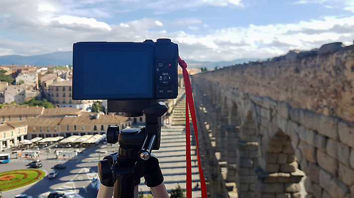 포토 JPG 해외이미지 얼굴 여행 건축양식 하늘 산 사람없음 야외 건물 전자제품 카메라 사진촬영 쌍안경 망원경 기차 디지털카메라 삼각대 선로 해외포토 건축물 건축 육상교통 대중교통 신체부위 촬영 파일형식 이미지허브