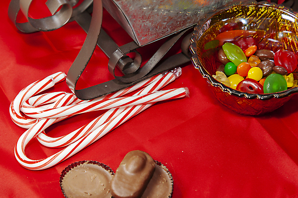 포토 JPG 해외이미지 전통 계절 행복 기독교 종교 음식 백그라운드 크리스마스 겨울 오렌지 휴가 기념 사탕 선물 사람없음 장식 빨간색 초록색 컬러풀 뷰티 산타클로스 갈색 노란색 축제 줄무늬 기쁨 흰색 축하 사발 달콤 맛 작음 12월 설탕 썰매 통조림 해외포토 기념일 감정 컬러 컨셉 무늬 과일 디저트 날짜 사기그릇 크기 파일형식 이미지허브