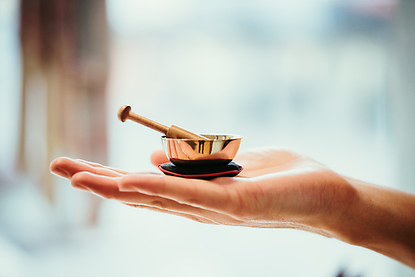 포토 JPG 해외이미지 전통 손 웰빙 아시아 종교 문화 선 불교 요가 손가락 탁자 휴식 스트레스 건강 동양인 사람없음 목재 치료 여름 건강관리 스파 중국 소리 약재 기구 시골 마사지 사발 영혼 편안함 작음 신비 명상 보케 아로마테라피 테라피 치유 해외포토 나무 계절 나라 가구 컨셉 재료 의학 관리 인종 신체부위 뷰티 약 감각 사기그릇 크기 파일형식 이미지허브