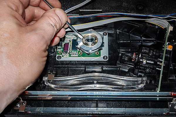 포토 JPG 해외이미지 직업 손 남자 산업 부분 사람 사람없음 전자제품 사무실 손상 거울 장비 과학기술 공구 업무 바퀴 센터 기술자 엔지니어 수리 고장 종업원 서비스 시스템 고정 문제 정비공 주인 조절 모터 유지 깨짐 업그레이드 인원 재주꾼 중고 지원 하드웨어 해외포토 컨셉 비즈니스 기술 신체부위 컴퓨터 도구 작업 파일형식 이미지허브