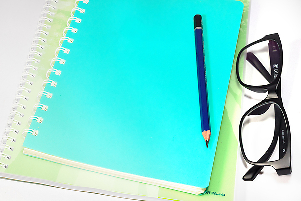 포토 JPG 해외이미지 템플릿 교육 종이 백그라운드 컨셉 장신구 학교 유리 문구용품 자 사람없음 책 컬러풀 사무실 연필 펜 우주 쪽지 공책 공백 장비 기록 업무 그룹 오브젝트 고립 공급 해외포토 컬러 비즈니스 재질 학용품 필기구 작업 파일형식 이미지허브