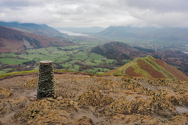 포토 JPG 해외이미지 길 호수 여행 하늘 영국 산 사람없음 파란색 걷기 고양이 산책 하이킹 종 흰색 시골 돌산 언덕 지역 암초 멀리 절정 폭풍우 컴브리아주 해외포토 유럽 컬러 포유류 모션 레저 휴식 반려동물 비_날씨 자연재해 파일형식 이미지허브