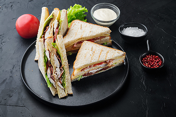 포토 JPG 해외이미지 그릇 접시 조각 토마토 단면 샌드위치 사람없음 신선 로메인상추 플레이팅 해외포토 식기 음식 채소 상추 상차림 파일형식 이미지허브