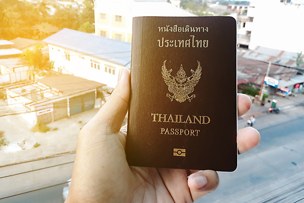 포토 JPG 해외이미지 해외 손 여행 백그라운드 컨셉 지폐 비즈니스 태국 휴가 비행기 항해 사람 동양인 사람없음 여행객 짐 잡기 공항 문서 보안 대문 여권 신분 승객 통과 비자 신분증 터미널 이민 해외포토 아시아 이동 돈 배_교통 항공교통 교통시설 모션 대중교통 안전 인종 신체부위 문 증명서 파일형식 이미지허브