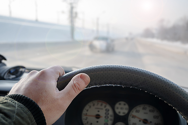 포토 JPG 해외이미지 손 계절 남자 도로 길 여행 겨울 모션 자동차 표면 날씨 스트레스 실내 안전 사람 사람없음 냉동 운전 바퀴 고속도로 미끄러짐 승차 위험 브레이크 속도 규칙 나쁜 방법 자동 제어 주목 폭설 해외포토 육상교통 컨셉 교통시설 눈_날씨 내부 신체부위 자연재해 파일형식 이미지허브