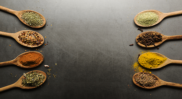 포토 JPG 해외이미지 재료 고추 탁자 건조 건강 종류 요리 동양인 사람없음 목재 빨간색 숟가락 여러개 회색 뜨거움 고명 양념 조미료 사발 맛 가루 인도인 허브 향신료 유기농 매움 날것 후추 카레 바질 내추럴 땅바닥 시나몬 오레가노 카피스페이스 해외포토 외국인 나무 식물 웰빙 음식 컬러 가구 다수 컨셉 채소 바닥 수저 인종 공백 사기그릇 향미료 파일형식 이미지허브