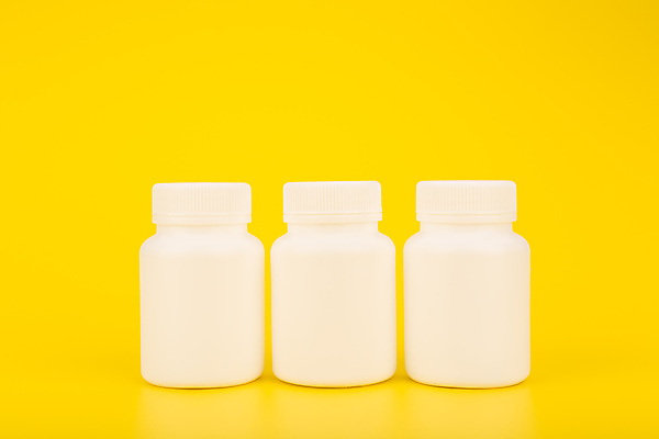 포토 JPG 해외이미지 실내 사람없음 화장품 스킨케어 공병 노란배경 목업 해외포토 백그라운드 내부 뷰티 노란색 병_담는 파일형식 이미지허브