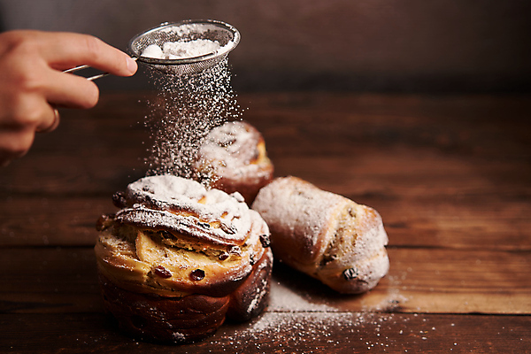 포토 JPG 해외이미지 전통 계절 기독교 종교 음식 백그라운드 탁자 휴가 디저트 부활절 요리 사람없음 목재 장식 갈색 케이크 축제 식사 봄 이탈리아 빵집 흰색 시골 축하 신선 달콤 맛 아침식사 가루 설탕 굽기 퍼프 머핀 번 이스트 페스츄리 핸드메이드 해외포토 나무 기념일 유럽 빵 컬러 가구 컨셉 재료 상점 구이 파일형식 이미지허브