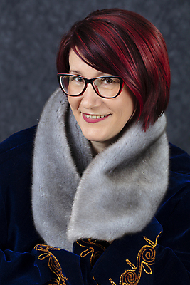 포토 JPG 해외이미지 백인 모델 1 라이프스타일 헤어스타일 응시 여자 행복 얼굴 중년 갈색머리 털 실내 관리 한명 미소 사람 성인 뷰티 유행 흰색 우아함 중앙 싱글 긍정 내추럴 고립 해외포토 서양인 시선 감정 컬러 컨셉 표정 내부 생활 신체부위 파일형식 이미지허브