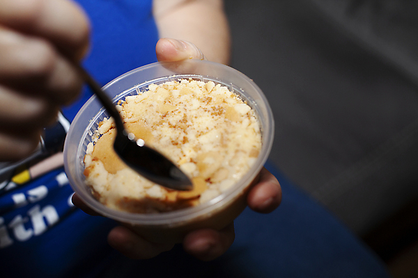 포토 JPG 해외이미지 접시 손 음식 다이어트 부분 손가락 휴가 유리병 디저트 바나나 건강 요리 사람 사람없음 노란색 쿠키 식당 숟가락 우유 흰색 신선 달콤 맛 작음 설탕 먹기 크림 유기농 무거움 푸딩 섞기 채식주의자 해로움 해외포토 식기 웰빙 컬러 컨셉 과일 모션 병_용기 유제품 수저 신체부위 상점 무게 크기 채식 파일형식 이미지허브