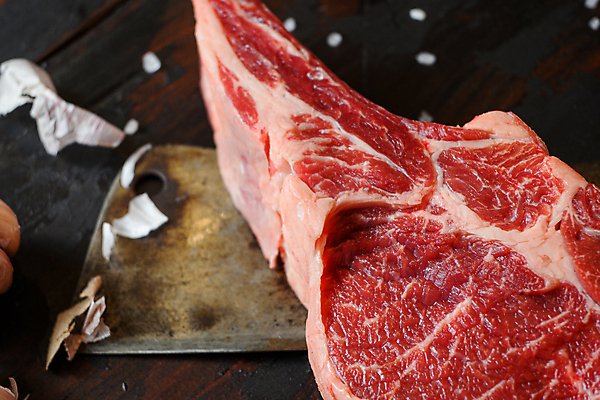 포토 JPG 해외이미지 재료 텍스트 육류 스테이크 사람없음 목재 검은색 소고기 수확 카우보이 바비큐 자르기 날것 갈비뼈 덩어리 등심 생식 정육점 강화비석군 해외포토 나무 음식 컬러 농업 식재료 모션 뼈 서양음식 상점 비석 강화도 파일형식 이미지허브