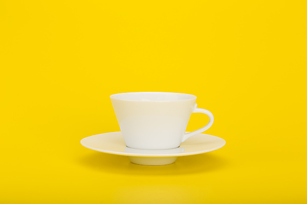포토 JPG 해외이미지 실내 사람없음 아웃포커스 찻잔 컵받침 노란배경 해외포토 백그라운드 잔 촬영기법 내부 노란색 받침대 파일형식 이미지허브