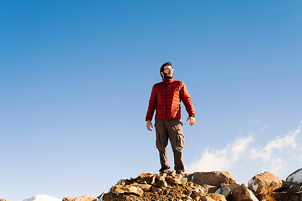 포토 JPG 해외이미지 백인 라이프스타일 남자 스포츠 여행 겨울 배낭 모션 자연 하늘 산 한명 사람 성인 야외 가로 태양 뷰티 여행객 걷기 맑음 힘 하이킹 자유 황무지 고독 위험 언덕 명상 산봉우리 눈내림 카피스페이스 산맥 해외포토 자연요소 서양인 1 계절 감정 컨셉 가방 레저 날씨 눈_날씨 생활 공백 생태계 봉우리 파일형식 이미지허브