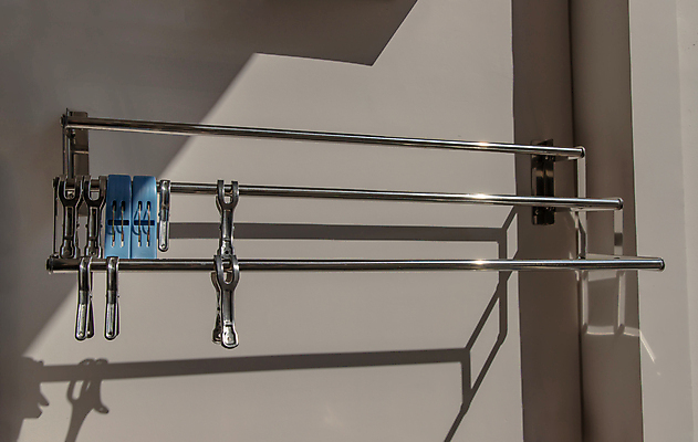 포토 JPG 해외이미지 디자인 옷 벽 백그라운드 가사 가정 아파트 주택 집게 서기 사람없음 야외 건물 햇빛 우주 금속 공백 방 장비 발코니 흰색 직물 옷걸이 멜빵 오브젝트 스테인레스 신발장 알루미늄 접기 지그재그 해외포토 건축물 잡화 컬러 모션 재질 태양 파일형식 이미지허브