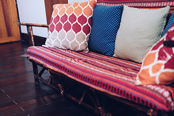 포토 JPG 해외이미지 디자인 가구 쿠션 의자 주택 사람없음 내부 장식 빨간색 소파 방 리빙 해외포토 컬러 생활용품 건물 파일형식 이미지허브