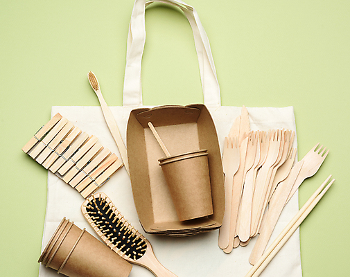 포토 JPG 해외이미지 실내 사람없음 하이앵글 머리빗 환경오염 나이프 쓰레기 종이컵 일회용 나무젓가락 나무집게 나무포크 에코백 초록배경 종이접시 대나무칫솔 해외포토 식기 접시 뷰포인트 백그라운드 포크 컨셉 가방 젓가락 집게 내부 목재 컵 초록색 미용용품 칼 칫솔 에코 파일형식 이미지허브