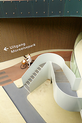 포토 JPG 해외이미지 디자인 유럽 여행 건축양식 추상 미래 출입구 미술 사람없음 건물 빛 계단 자전거 흰색 도시 네덜란드 수납 해외포토 건축물 건축 나라 컬러 컨셉 무늬 문화예술 바이크 파일형식 이미지허브