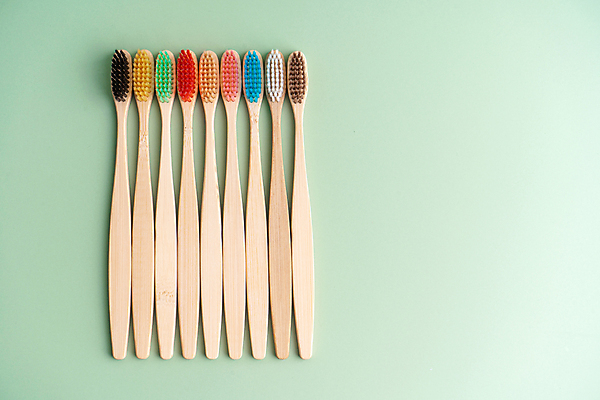 포토 JPG 해외이미지 사람없음 칫솔 오브젝트 에코 친환경 일렬 에코라이프 위생관리 친환경제품 카피스페이스 초록배경 대나무칫솔 다회용품 해외포토 라이프스타일 백그라운드 관리 초록색 위생용품 환경 공백 재활용품 파일형식 이미지허브