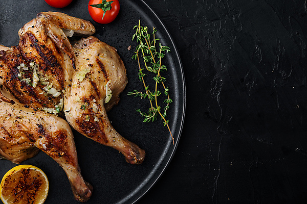 포토 JPG 해외이미지 방울토마토 근접촬영 사람없음 검은색 치킨 닭고기 레몬 허브 그릴구이 백리향 해외포토 식물 뷰포인트 컬러 토마토 과일 육류 구이 닭고기요리 파일형식 이미지허브