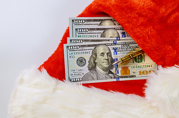 포토 JPG 해외이미지 계절 행복 리본 크리스마스 돈 겨울 산타모자 휴가 새해 양말 크리스마스카드 선물 사람없음 장식 빨간색 금융 상자 크리스마스트리 달러 놀람 축하 재산 12월 심볼 활 해피뉴이어 길이 계산서 클라우스 해외포토 모자_잡화 기념일 감정 컬러 컨셉 카드_감사 표정 경제 새해인사 날짜 파일형식 이미지허브