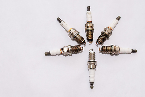 포토 JPG 해외이미지 외관 자동차 불꽃 사람없음 세트 어둠 힘 공백 손상 에너지 수리 플러그 휘발유 서비스 부식 연료 엔진 자원 서명 모터 유지 조립 추적 고립 옛날 자동 중고 해외포토 육상교통 컨셉 모션 불 석유 파일형식 이미지허브