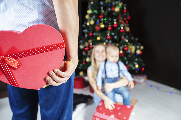 포토 JPG 해외이미지 나무 백인 라이프스타일 커플 여자 남자 행복 크리스마스 2 겨울 가족 남편 휴가 새로움 주택 기념 함께함 선물 사랑 미소 사람 장식 세명 상자 놀람 기쁨 축하 시간 아내 연도 주기 해외포토 서양인 식물 계절 기념일 감정 컨셉 관계 모션 표정 건물 생활 파일형식 이미지허브