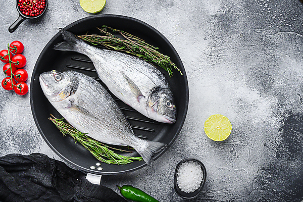 포토 JPG 해외이미지 방울토마토 회색배경 사람없음 공백 프라이팬 날것 도미 라임 통후추 카피스페이스 해외포토 백그라운드 토마토 과일 주방용품 어류 회색 후추 파일형식 이미지허브