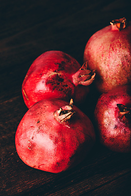 포토 JPG 해외이미지 검은배경 실내 사람없음 여러개 석류 해외포토 다수 백그라운드 과일 내부 검은색 파일형식 이미지허브