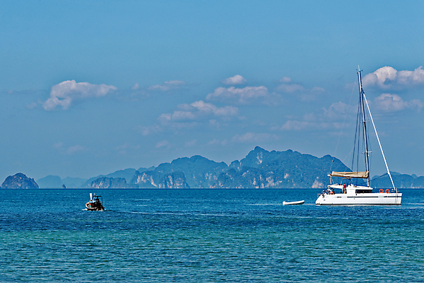 포토 JPG 해외이미지 나무 아시아 모래 바다 섬 여행 태국 자연 하늘 휴가 휴식 사람없음 야외 물 파란색 모래사장 태양 뷰티 여행객 평화 고요 만 보트 에메랄드 안다만 터키석 파라다이스 해외포토 자연요소 식물 나라 컬러 컨셉 배_교통 사람 보석 생태계 파일형식 이미지허브