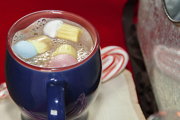 포토 JPG 해외이미지 전통 계절 리본 기독교 종교 음료 음식 백그라운드 크리스마스 겨울 표면 휴가 기념 따뜻함 사탕 요리 사람없음 목재 컵 빨간색 파란색 산타클로스 초콜릿 축제 줄무늬 기쁨 머그컵 흰색 축하 대접 뜨거움 달콤 은색 12월 설탕 가득함 썰매 통조림 코코아 마시멜로우 클라우스 해외포토 나무 식기 기념일 감정 컬러 컨셉 무늬 재료 디저트 날짜 맛 파일형식 이미지허브