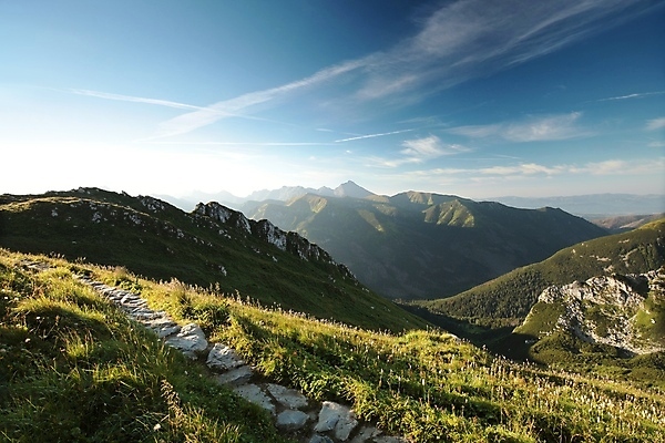 포토 JPG 해외이미지 구름 유럽 길 여행 백그라운드 자국 자연 아침 산 안테나 파노라마 풍경 경사 사람없음 여름 빛 컬러풀 햇빛 태양 우주 일출 환경 침묵 일몰 새벽 트래킹 하이킹 정상 오솔길 언덕 알프스 폴란드 내추럴 절정 수평선 해외포토 주간 자연요소 계절 나라 컬러 통신 레저 촬영기법 노을 소리 생태계 파일형식 이미지허브