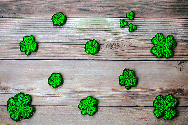 포토 JPG 해외이미지 모양 행복 문화 백그라운드 무지개 잎 날씨 휴가 불꽃 전등 바닥 이벤트 사람없음 목재 장식 초록색 빛 봄 축하 인사 최고 4 행운 재산 황금 우아함 성자 클로버 토끼풀 널 심볼 고민 질감 초대 꽃가루 아일랜드 마법 패티 논밭 파케트 해외포토 자연요소 나무 식물 계절 감정 유럽 종교 컬러 컨셉 밭 재료 불 조명 논 금융 숫자 예절 가루 파일형식 이미지허브