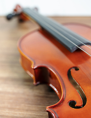 포토 JPG 해외이미지 모양 줄 음악 백그라운드 컨셉 놀이 탁자 미술 사람없음 목재 갈색 검은색 쪽지 화목 소리 콘서트 공연 음악가 수확 골동품 기구 끈 구멍 클래식 두루마리 바이올린 오브젝트 활 복고 첼로 시트 오케스트라 교향곡 멜로디 뮤지컬 옛날 플레이어 스타일 해외포토 나무 직업 컬러 가구 농업 재료 현악기 문화예술 이벤트 악단 파일형식 찰현악기 이미지허브