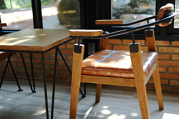 포토 JPG 해외이미지 나무 공원 커피 의자 탁자 휴식 사람없음 내부 목재 상점 정원 카페 방 리빙 해외포토 식물 공공시설 음료 가구 컨셉 재료 파일형식 이미지허브