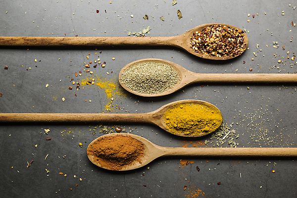 포토 JPG 해외이미지 재료 고추 탁자 건조 건강 종류 요리 동양인 사람없음 목재 빨간색 숟가락 여러개 회색 바위 뜨거움 고명 양념 조미료 사발 맛 가루 인도인 허브 향신료 유기농 매움 날것 후추 카레 바질 내추럴 땅바닥 시나몬 오레가노 카피스페이스 해외포토 외국인 나무 식물 웰빙 음식 컬러 가구 다수 컨셉 채소 바닥 수저 인종 공백 돌_바위 사기그릇 향미료 파일형식 이미지허브