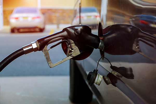 포토 JPG 해외이미지 주간 자동차 사람없음 야외 아웃포커스 반사 주유기 주유소 넣기 주유구 주유건 해외포토 자연요소 육상교통 모션 촬영기법 기계 주유 파일형식 이미지허브