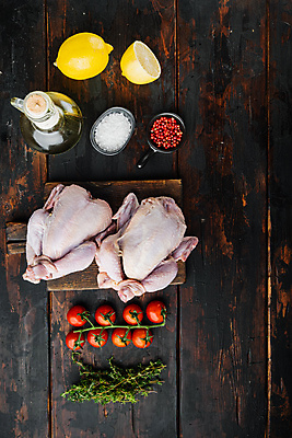 포토 JPG 해외이미지 방울토마토 생고기 사람없음 닭고기 식용유 레몬 굵은소금 백리향 생닭 통후추 해외포토 토마토 과일 육류 닭 기름_음식 소금 후추 파일형식 이미지허브