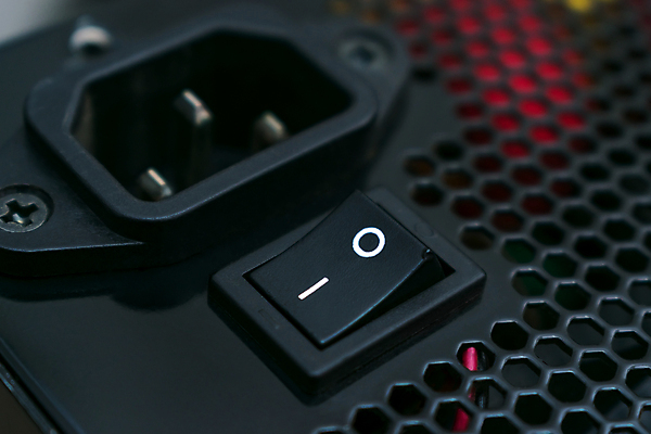 포토 JPG 해외이미지 직업 1 산업 컨셉 인터넷 노동자 주택 기술 사람없음 빨간색 전자제품 빛 컴퓨터 숫자 금속 디지털 검은색 어둠 힘 장비 회색 에너지 판넬 콘센트 전기에너지 리모컨 위험 묘사 오브젝트 언론 창살 스위치 비네팅 영 라디에이터 자동 제어 효과 해외포토 문자 컬러 재질 촬영기법 건물 파일형식 이미지허브