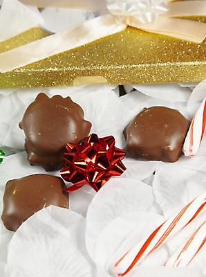 포토 JPG 해외이미지 꽃잎 음식 조각 백그라운드 크리스마스 다이어트 휴가 디저트 건강 사탕 3 선물 사람없음 빨간색 세로 초록색 갈색 초콜릿 식사 줄무늬 견과류 흰색 황금 달콤 맛 유혹 설탕 먹기 가득함 만족 패키지 칼로리 코코아 충동구매 캐러멜 해외포토 기념일 꽃 감정 음료 컬러 컨셉 무늬 모션 쇼핑 과소비 파일형식 이미지허브