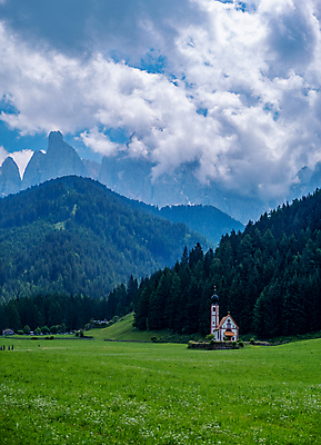 포토 JPG 해외이미지 커플 유럽 자연 휴가 산 사람없음 초록색 산타클로스 교회 마을 계곡 이탈리아 하이킹 시골 절정 해외포토 나라 컬러 크리스마스 관계 종교건축 레저 건물 생태계 파일형식 이미지허브