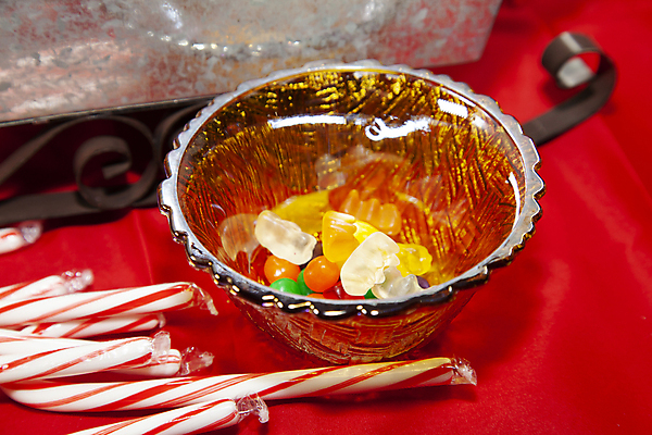 포토 JPG 해외이미지 전통 계절 행복 기독교 종교 음식 백그라운드 크리스마스 겨울 오렌지 휴가 기념 사탕 선물 사람없음 장식 빨간색 산타클로스 갈색 노란색 초콜릿 축제 줄무늬 기쁨 흰색 축하 대접 사발 달콤 작음 12월 설탕 썰매 통조림 클라우스 해외포토 기념일 감정 컬러 컨셉 무늬 과일 디저트 날짜 사기그릇 맛 크기 파일형식 이미지허브