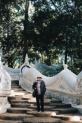 포토 JPG 해외이미지 라이프스타일 여자 아시아 여행 불교 건축양식 휴가 한명 동양인 야외 여행객 사찰 은퇴 옛날 해외포토 1 건축 나라 종교 종교건축 사람 인종 생활 파일형식 이미지허브