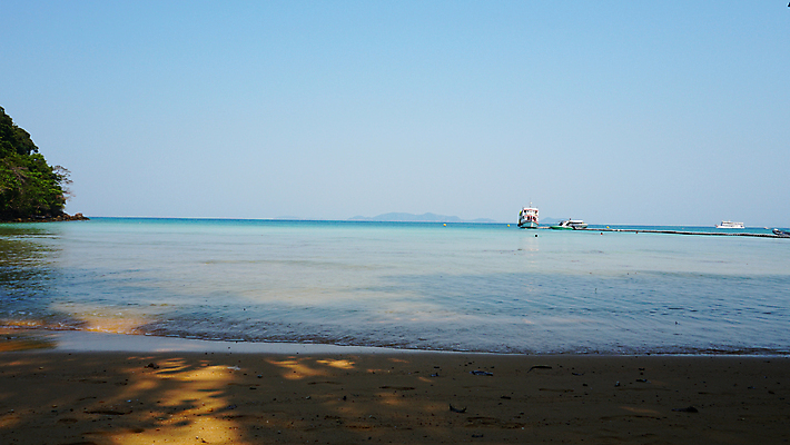 포토 JPG 해외이미지 나무 아시아 모래 바다 섬 여행 교통시설 태국 자연 하늘 휴가 산 안테나 풍경 사람없음 초록색 물 여름 파란색 여행객 맑음 만 보트 숲 크루즈 언덕 석호 다도해 이국적 파라다이스 해외포토 자연요소 식물 계절 나라 컬러 교통 배_교통 통신 날씨 사람 시설 생태계 파일형식 이미지허브