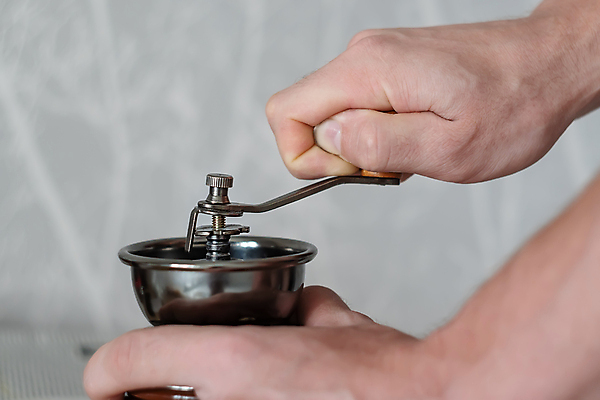 포토 JPG 해외이미지 직업 전통 손 커피 음료 음식 포즈 아침 콩 기술 옥수수 씨앗 사람 사람없음 기계 원두 잡기 업무 항아리 수술 클래식 맛 발사 굽기 준비 알맹이 바리스타 그라인더 에스프레소 내추럴 순서 구식 방법 옛날 작살 카페인 토닉 더스트파티클 해외포토 주간 식물 컨셉 의학 모션 곡류 신체부위 치료 작업 도자기 구이 커피용품 파일형식 이미지허브