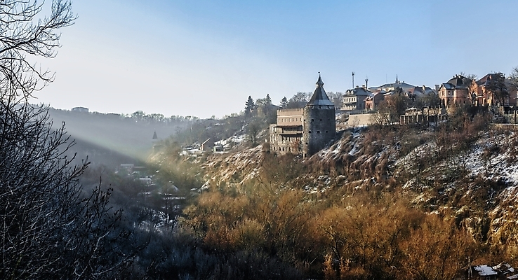 포토 JPG 해외이미지 유럽 벽 여행 겨울 건축양식 아침 사람없음 야외 건물 빛 탑 맑음 축제 새벽 추위 안개 도시 역사 언덕 타운 우크라이나 파멸 해외포토 주간 자연요소 건축물 계절 건축 나라 컨셉 날씨 파일형식 소멸 이미지허브